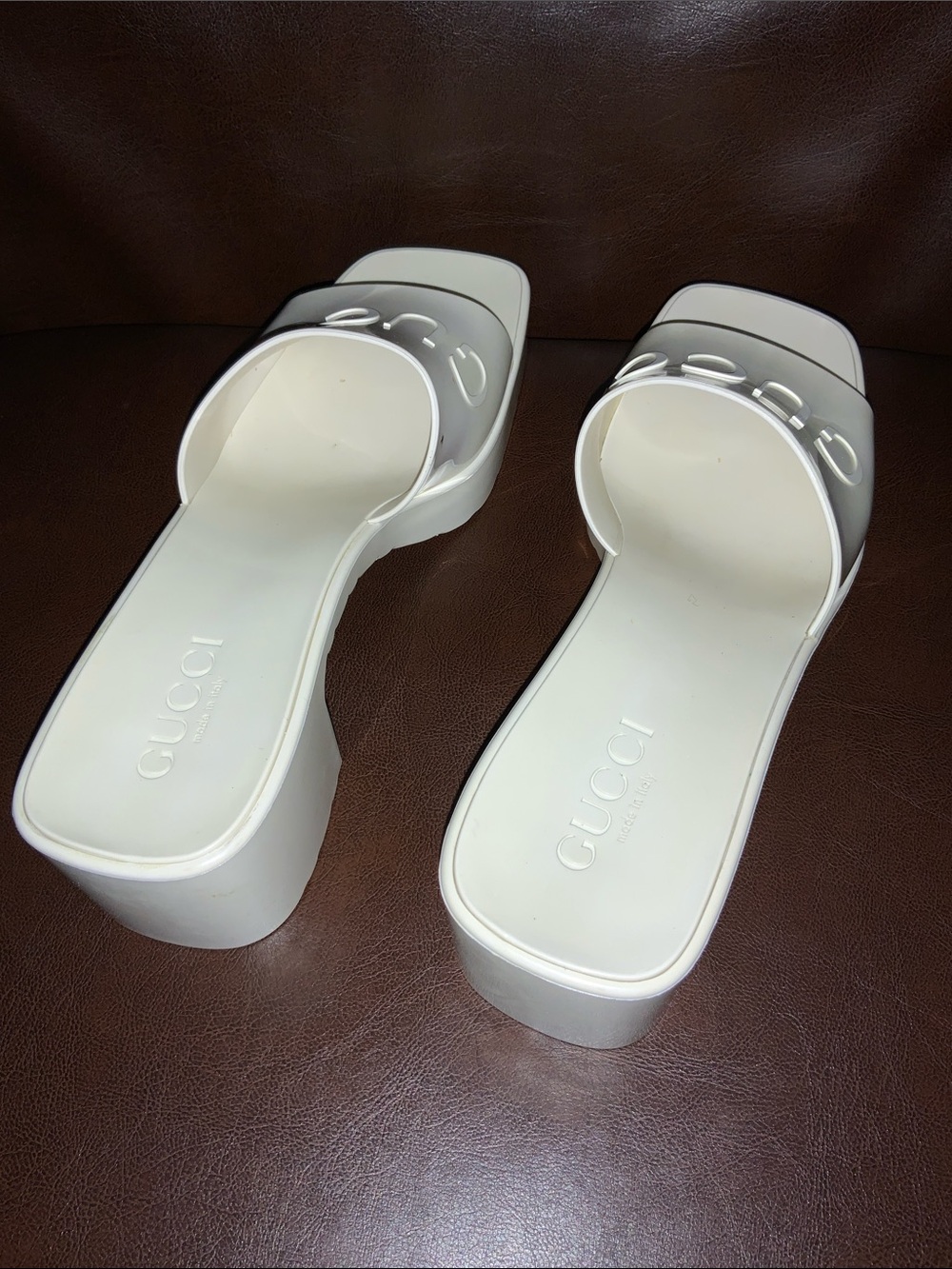 Gucci Rubber Gucci Logo Womens Platform white slides. Minor stains pictured. 39. - Picture 6 of 9